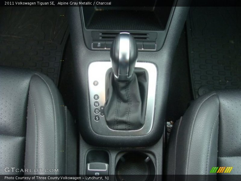 Alpine Gray Metallic / Charcoal 2011 Volkswagen Tiguan SE