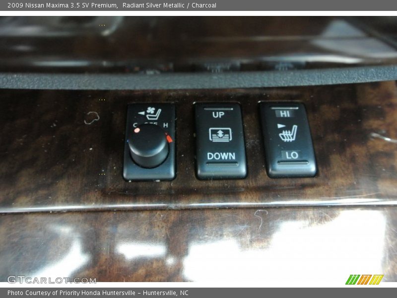 Radiant Silver Metallic / Charcoal 2009 Nissan Maxima 3.5 SV Premium