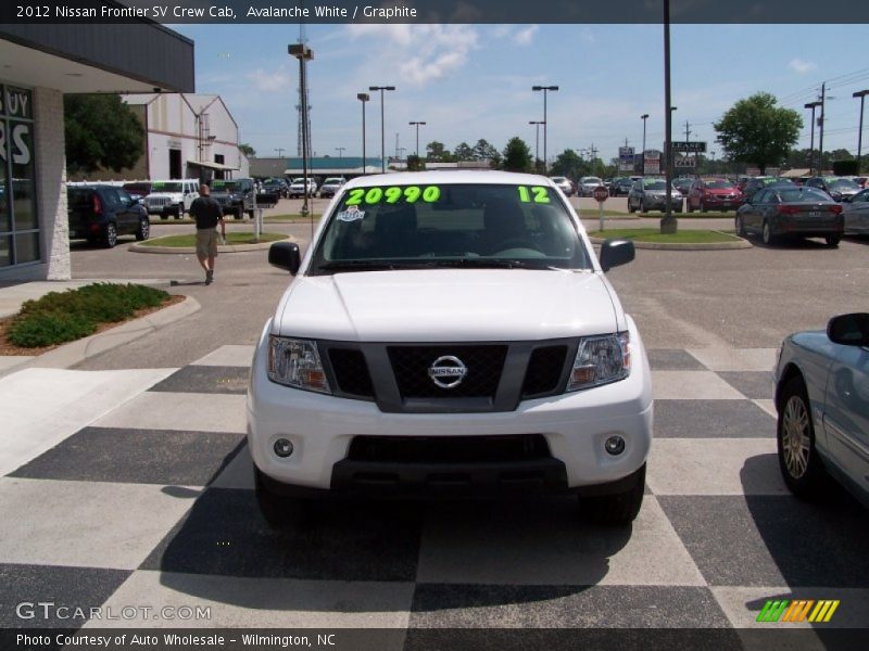 Avalanche White / Graphite 2012 Nissan Frontier SV Crew Cab