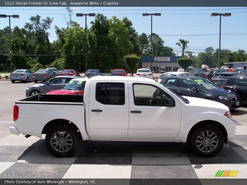 Avalanche White / Graphite 2012 Nissan Frontier SV Crew Cab