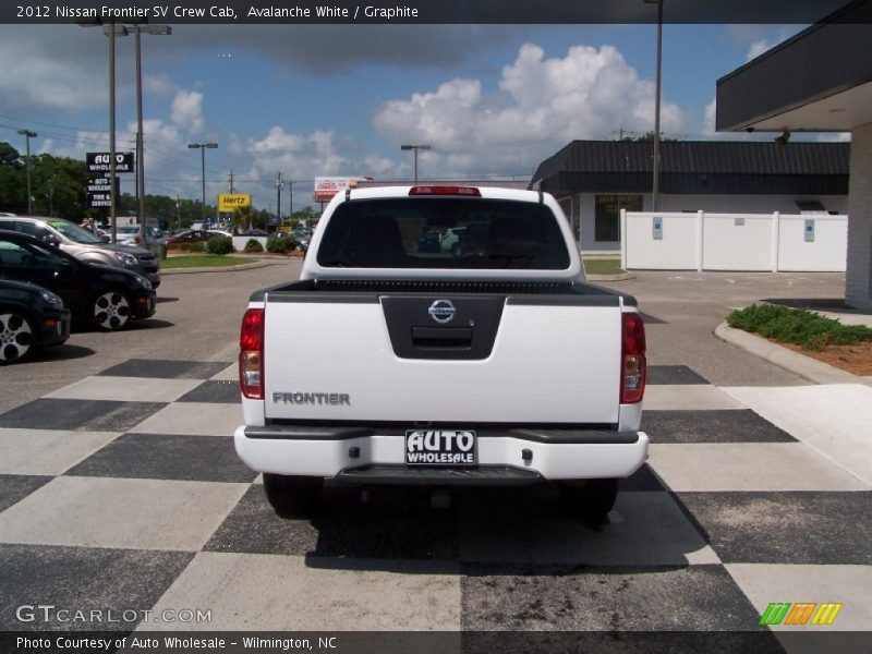Avalanche White / Graphite 2012 Nissan Frontier SV Crew Cab