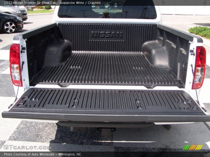Avalanche White / Graphite 2012 Nissan Frontier SV Crew Cab