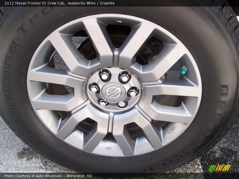 Avalanche White / Graphite 2012 Nissan Frontier SV Crew Cab