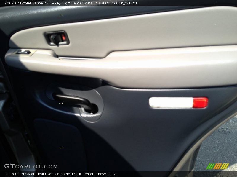 Light Pewter Metallic / Medium Gray/Neutral 2002 Chevrolet Tahoe Z71 4x4