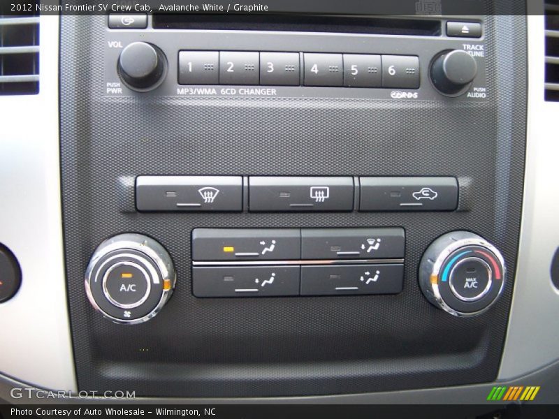 Avalanche White / Graphite 2012 Nissan Frontier SV Crew Cab