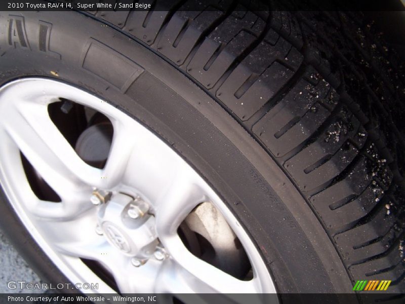 Super White / Sand Beige 2010 Toyota RAV4 I4