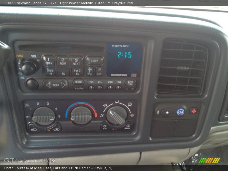 Light Pewter Metallic / Medium Gray/Neutral 2002 Chevrolet Tahoe Z71 4x4