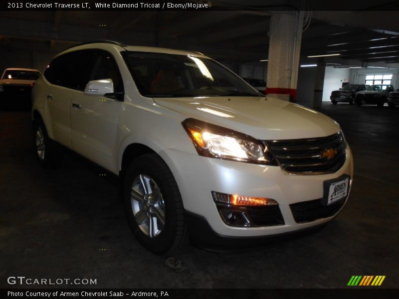 White Diamond Tricoat / Ebony/Mojave 2013 Chevrolet Traverse LT