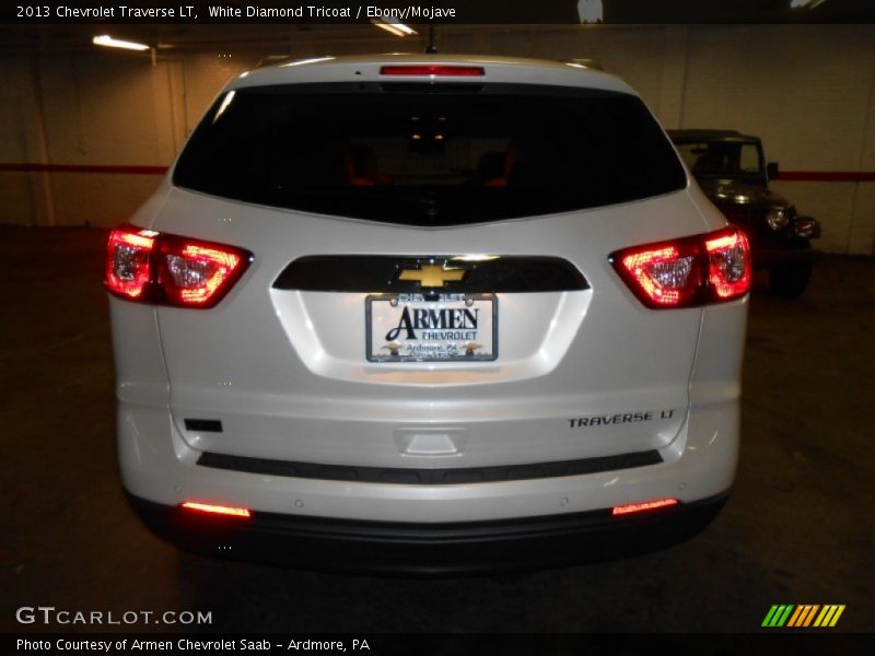 White Diamond Tricoat / Ebony/Mojave 2013 Chevrolet Traverse LT