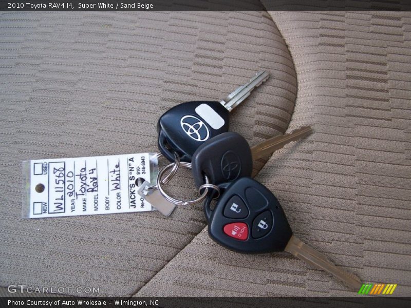 Super White / Sand Beige 2010 Toyota RAV4 I4