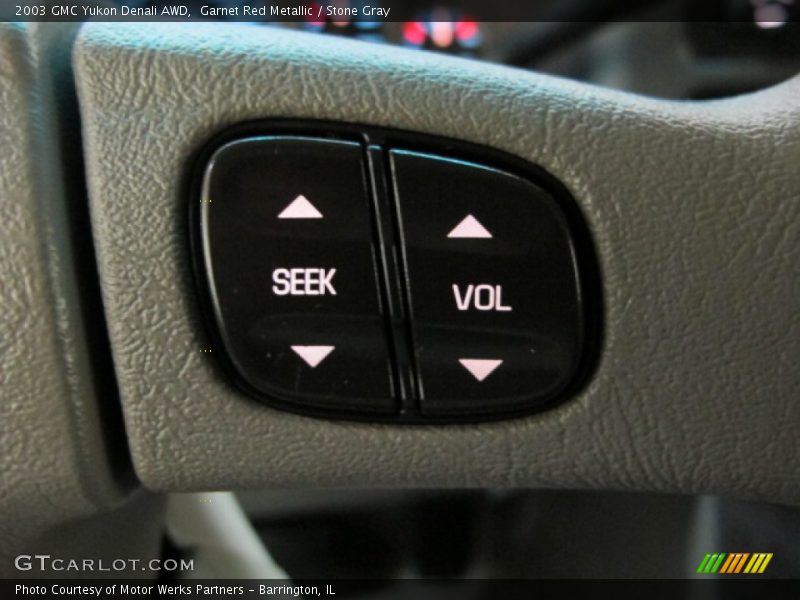 Controls of 2003 Yukon Denali AWD