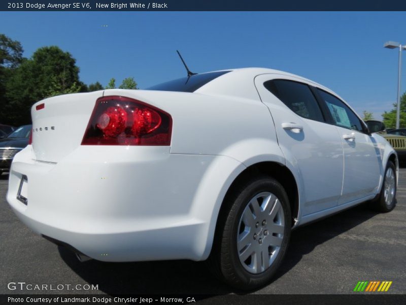 New Bright White / Black 2013 Dodge Avenger SE V6