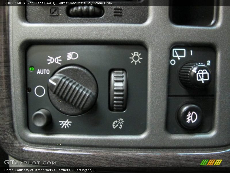 Controls of 2003 Yukon Denali AWD