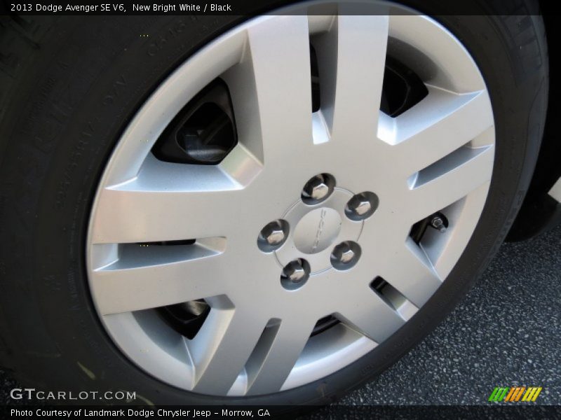 New Bright White / Black 2013 Dodge Avenger SE V6