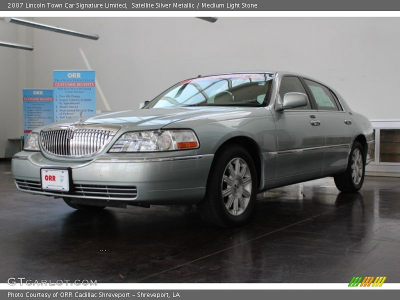 Satellite Silver Metallic / Medium Light Stone 2007 Lincoln Town Car Signature Limited