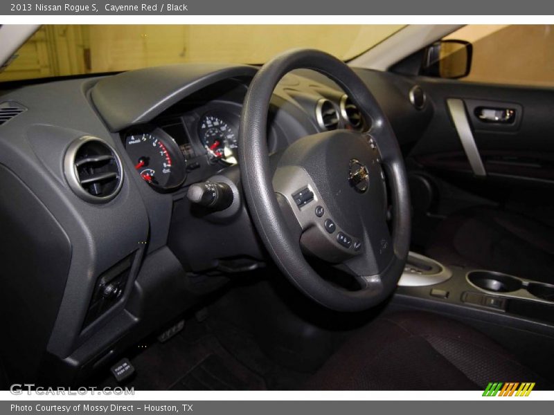 Cayenne Red / Black 2013 Nissan Rogue S