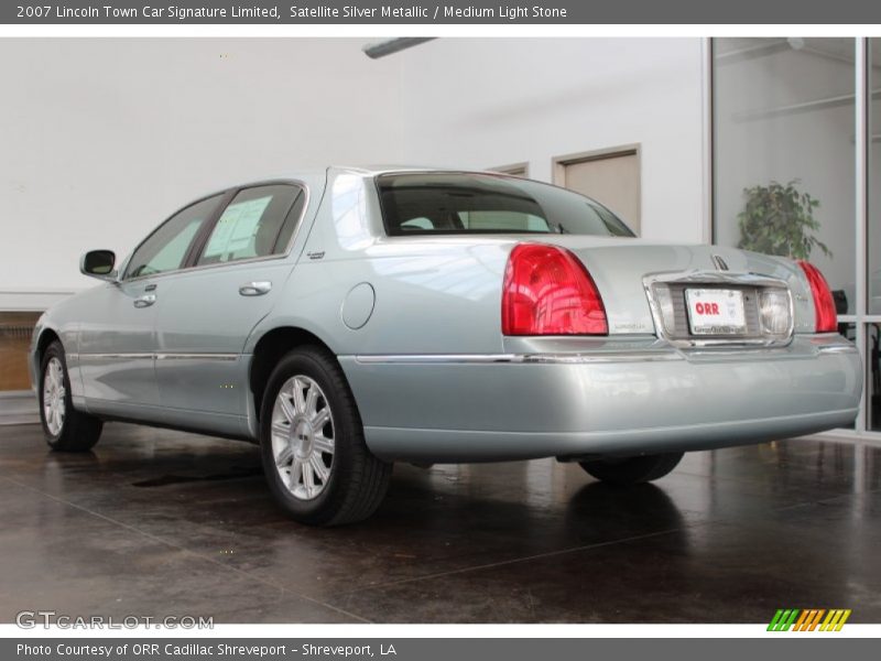 Satellite Silver Metallic / Medium Light Stone 2007 Lincoln Town Car Signature Limited