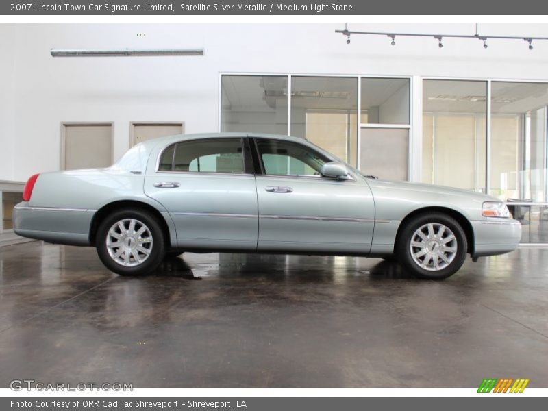Satellite Silver Metallic / Medium Light Stone 2007 Lincoln Town Car Signature Limited
