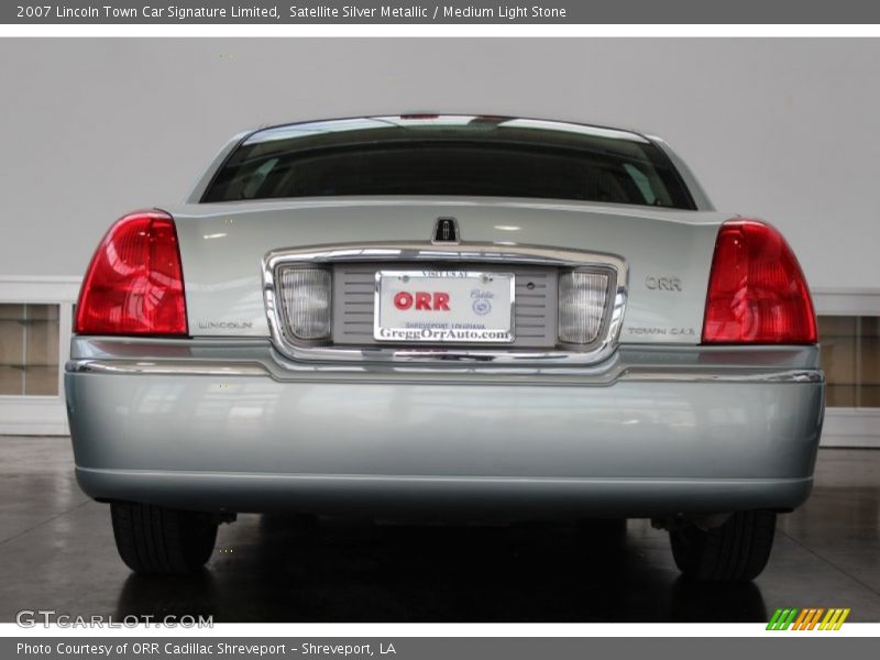 Satellite Silver Metallic / Medium Light Stone 2007 Lincoln Town Car Signature Limited