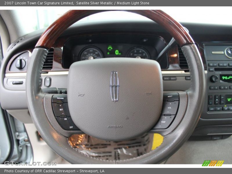  2007 Town Car Signature Limited Steering Wheel