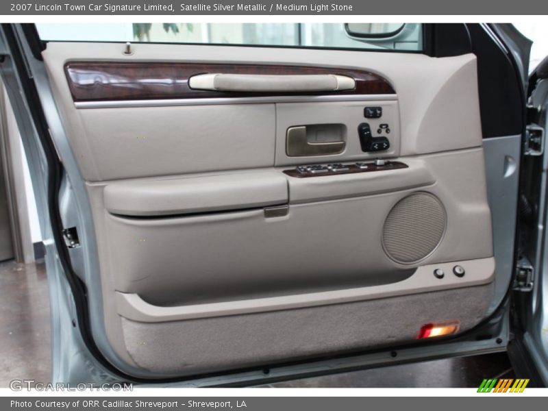 Door Panel of 2007 Town Car Signature Limited