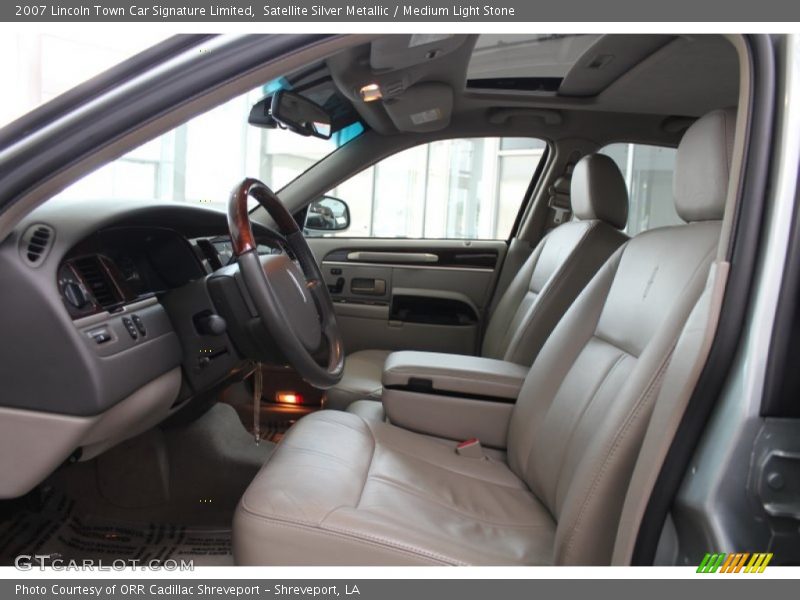 2007 Town Car Signature Limited Medium Light Stone Interior