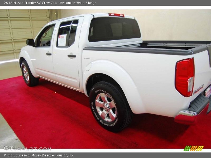 Avalanche White / Beige 2012 Nissan Frontier SV Crew Cab