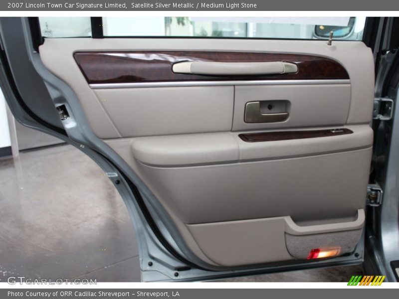 Door Panel of 2007 Town Car Signature Limited