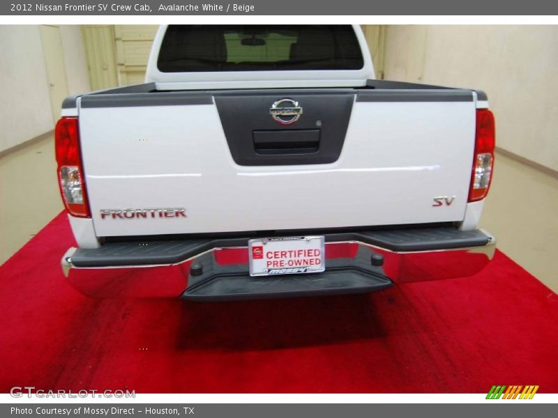 Avalanche White / Beige 2012 Nissan Frontier SV Crew Cab