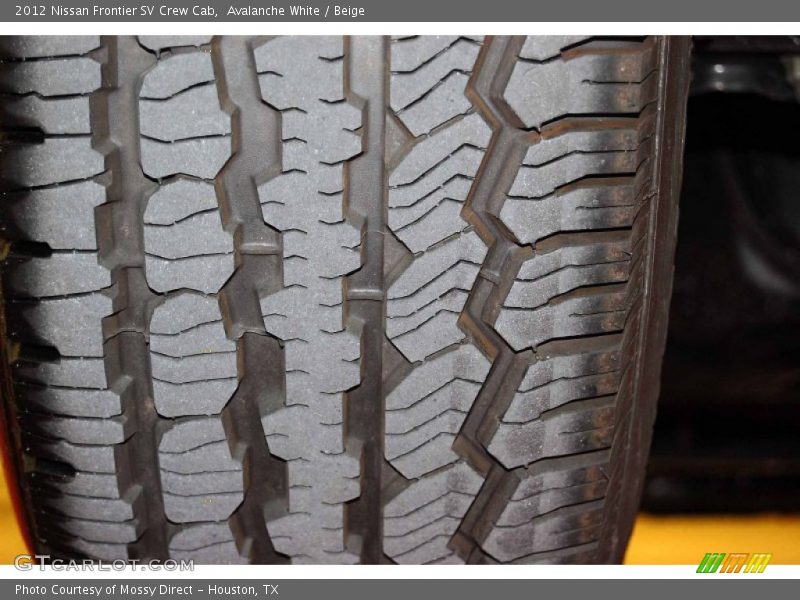 Avalanche White / Beige 2012 Nissan Frontier SV Crew Cab
