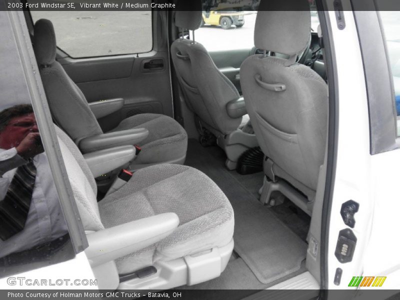 Vibrant White / Medium Graphite 2003 Ford Windstar SE