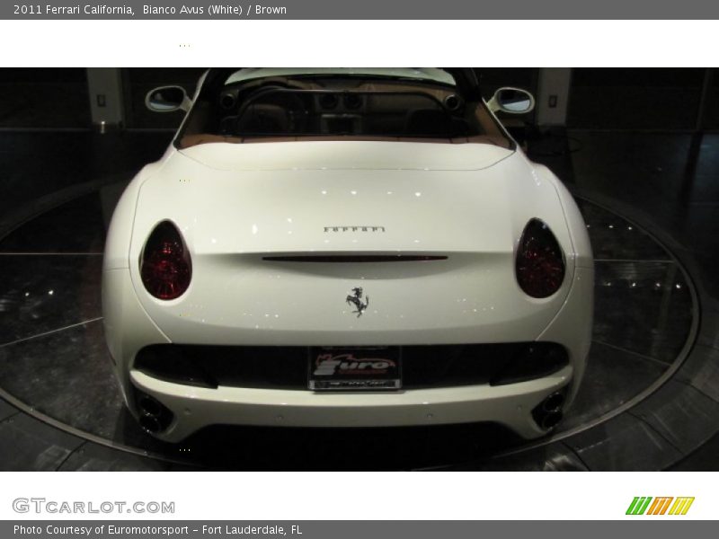 Bianco Avus (White) / Brown 2011 Ferrari California