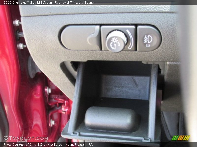 Controls of 2010 Malibu LTZ Sedan