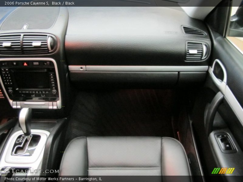 Dashboard of 2006 Cayenne S