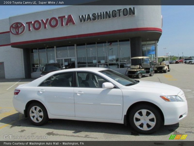 Super White / Ash 2009 Toyota Camry LE