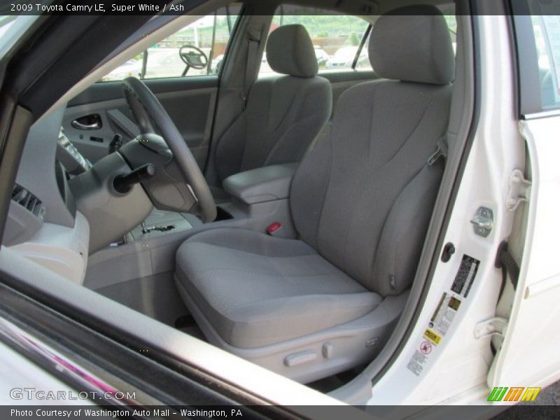 Super White / Ash 2009 Toyota Camry LE