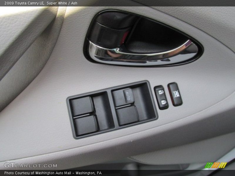 Super White / Ash 2009 Toyota Camry LE
