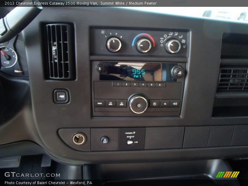Controls of 2013 Express Cutaway 3500 Moving Van