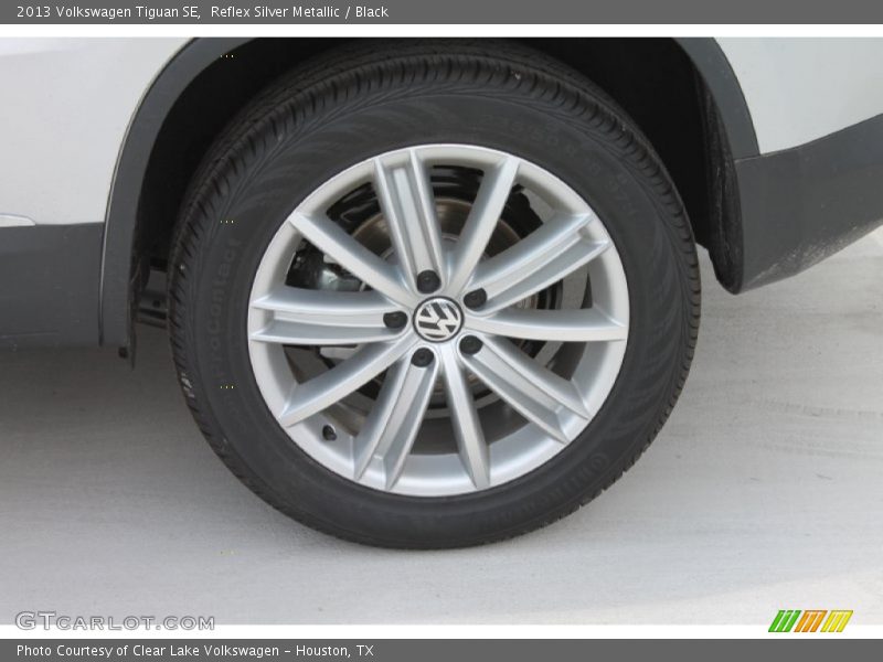 Reflex Silver Metallic / Black 2013 Volkswagen Tiguan SE