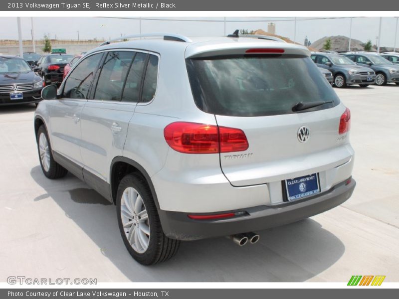 Reflex Silver Metallic / Black 2013 Volkswagen Tiguan SE