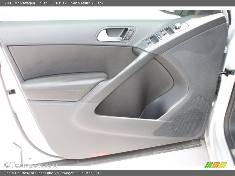 Reflex Silver Metallic / Black 2013 Volkswagen Tiguan SE