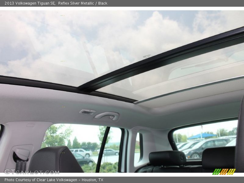 Reflex Silver Metallic / Black 2013 Volkswagen Tiguan SE