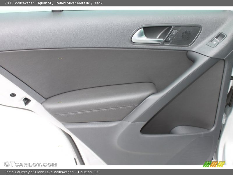 Reflex Silver Metallic / Black 2013 Volkswagen Tiguan SE
