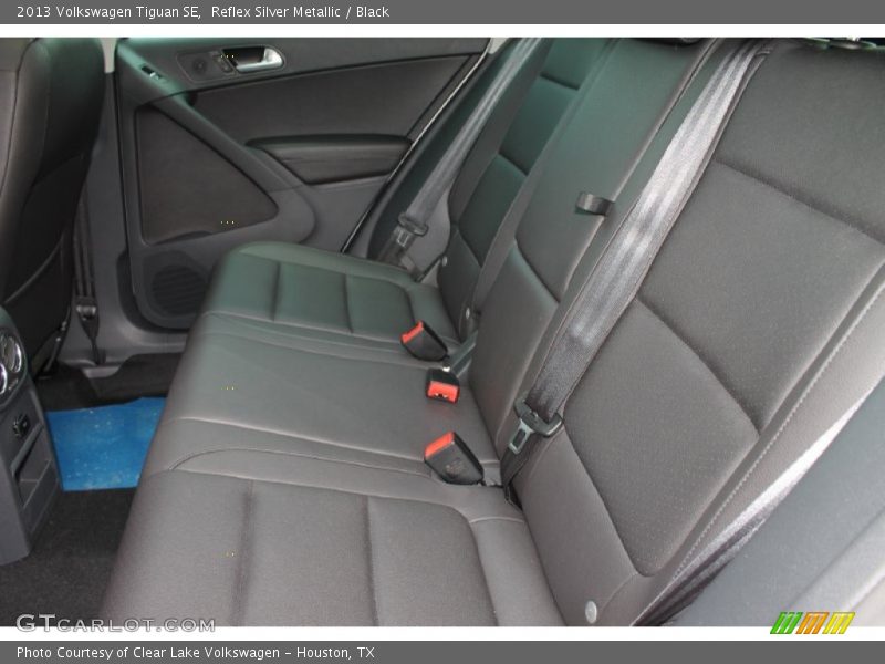 Reflex Silver Metallic / Black 2013 Volkswagen Tiguan SE