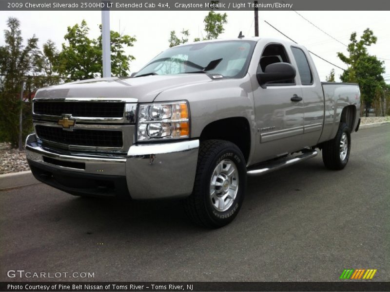 Front 3/4 View of 2009 Silverado 2500HD LT Extended Cab 4x4