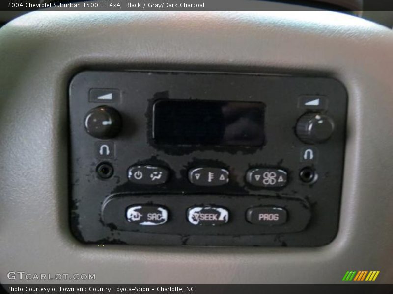 Black / Gray/Dark Charcoal 2004 Chevrolet Suburban 1500 LT 4x4