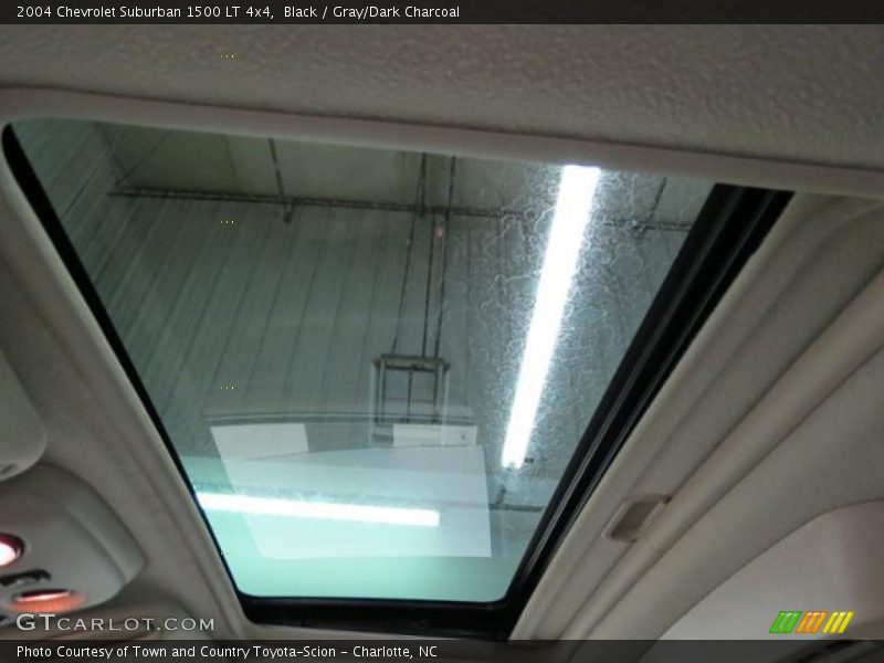 Black / Gray/Dark Charcoal 2004 Chevrolet Suburban 1500 LT 4x4