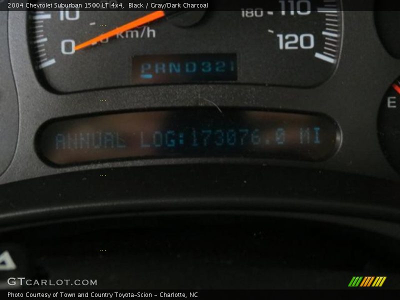 Black / Gray/Dark Charcoal 2004 Chevrolet Suburban 1500 LT 4x4