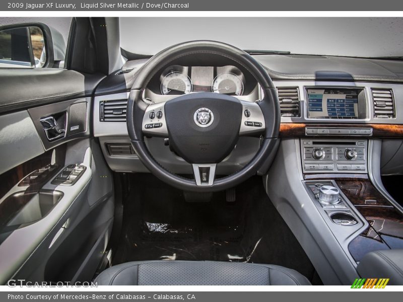 Dashboard of 2009 XF Luxury