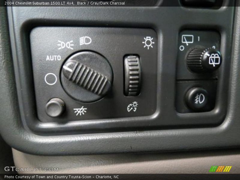 Controls of 2004 Suburban 1500 LT 4x4